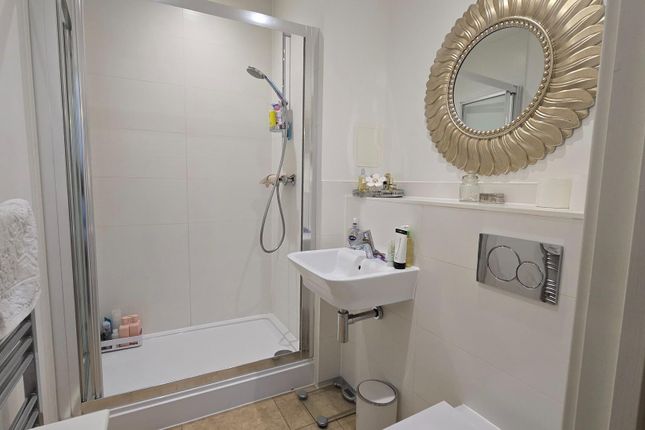 16 Oarsman House, Wainwright Avenue, Greenhithe photo 5