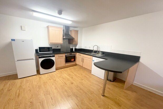 Flat to rent in Park West, Nottingham