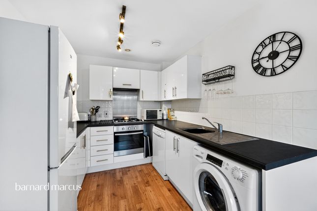 23, Blake Court, Longland Place, Epsom photo 4