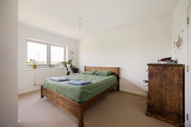 84 Bodiam Court, Thornbury Way, Walthamstow photo 4