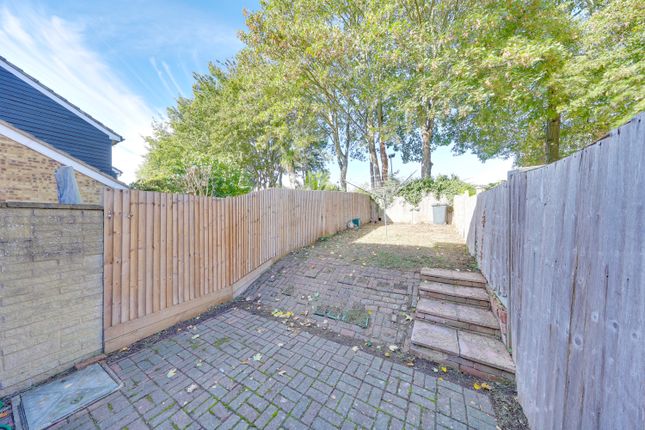 91, Doveney Close, Orpington photo 4