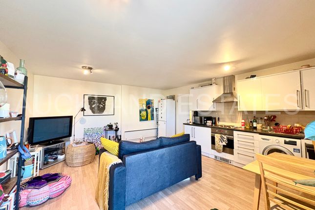 Orchard Court, Potters Bar photo 3