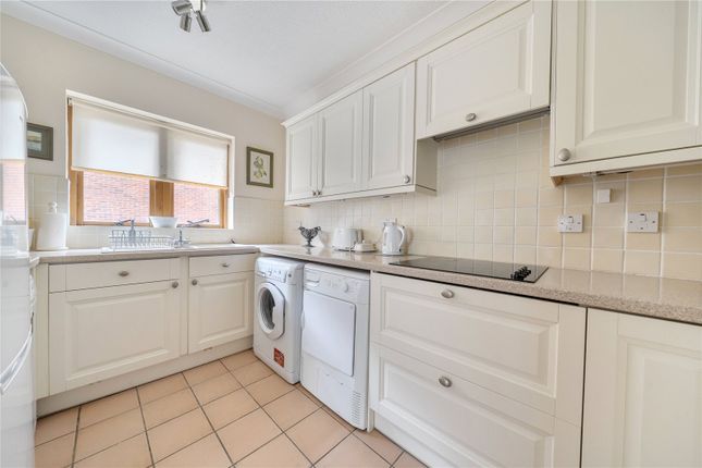 7 Oak Lodge,, Hartford Court, Hook photo 4