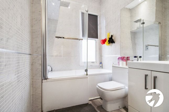 Flat 4, 16, Clarence Place, Kent photo 5