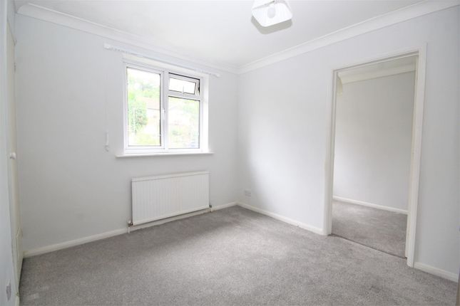Maisonette to rent in Carisbrooke Avenue, High Wycombe