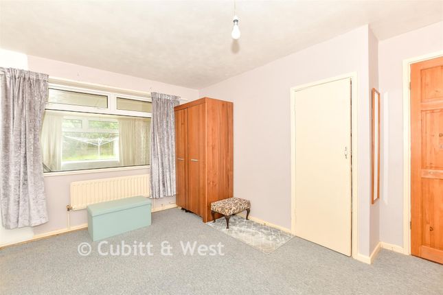 2-bed bungalow on 3, Cherry Tree Avenue, Waterlooville, £240,000