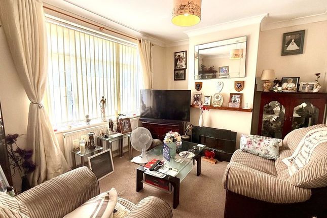 25, Horsebrook Park, Calne photo 2