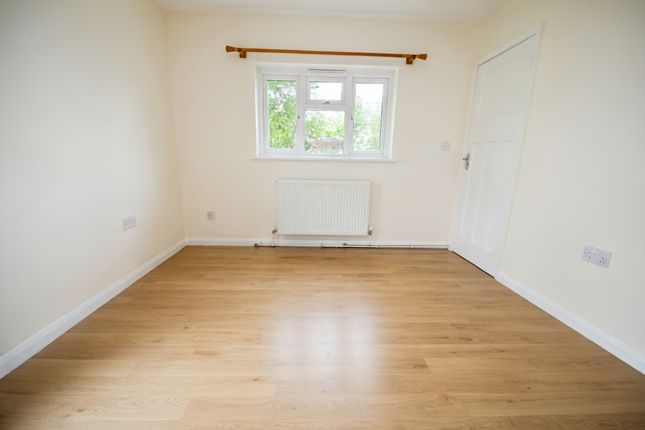 9, Clockhouse Lane, Ashford photo 4