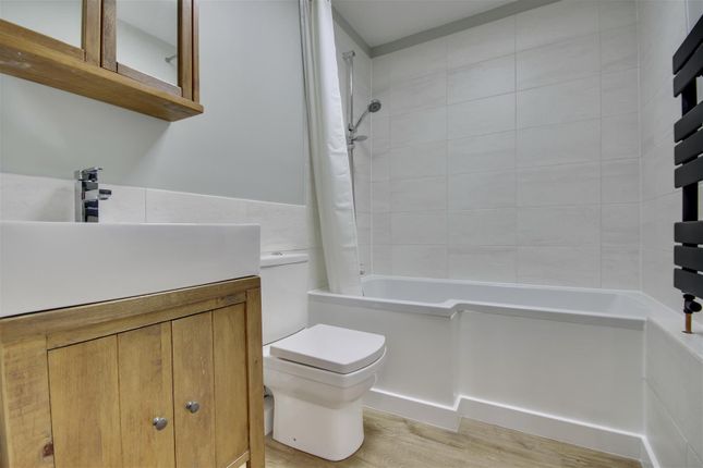 Flat 3 Hilldore Court, 14 Solent Road, Drayton photo 4