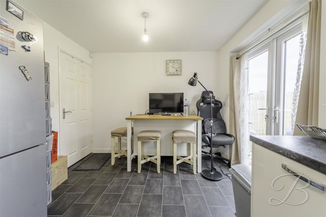 38, Rosewood Avenue, Chesterfield photo 3