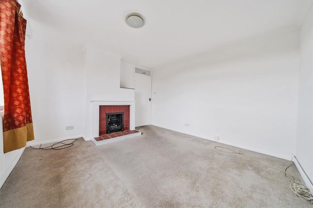 Flat for sale in Queens Road, Crowborough