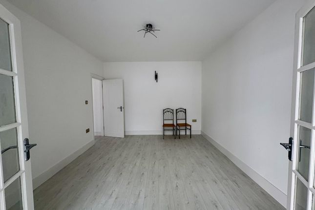 19, Sandringham Road, Barking photo 4