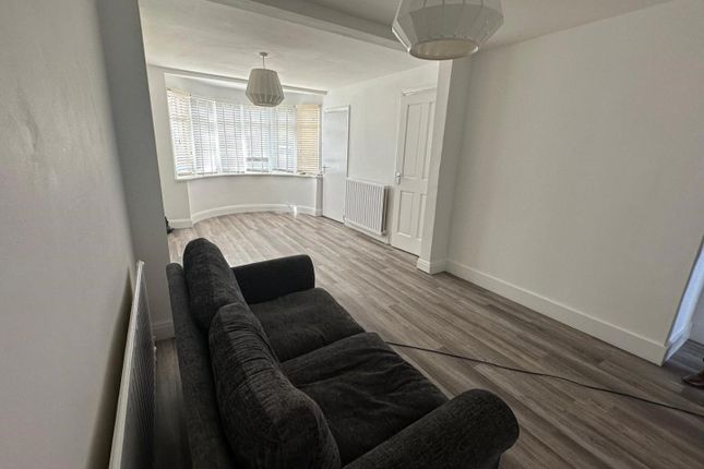 Flat to rent in Brixham Crescent, Ruislip Manor, Ruislip