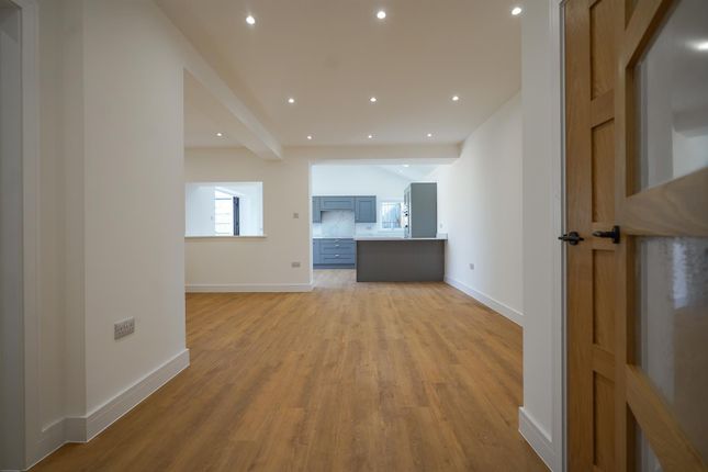 11, Thistleboon Drive, Swansea photo 3