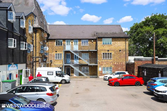 Flat to rent in Brewery Road, Hoddesdon