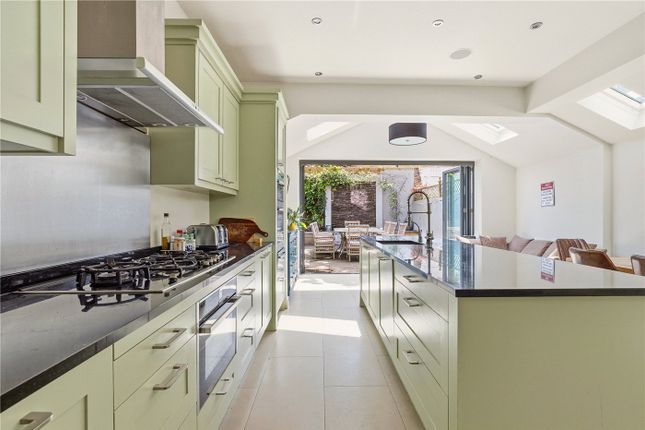 30, Bovingdon Road, London photo 2