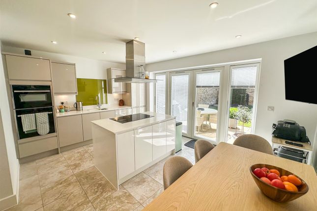 48, Park View, Corby photo 2
