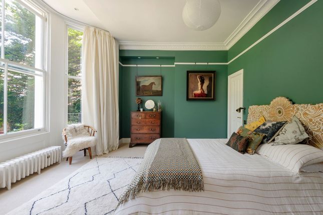 Flat 2, 12 St. Quintin Avenue, London photo 3