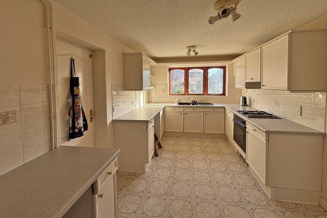 31, Chapel Mead, Pontypool photo 4