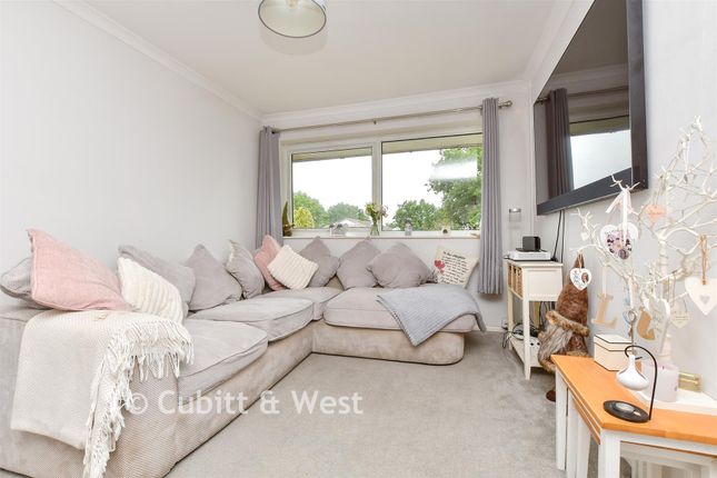 27, Proctor Gardens, Great Bookham photo 4
