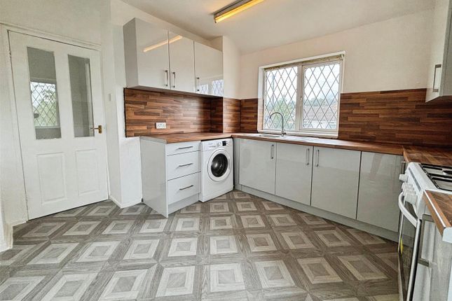 47, Dulverton Grove, Bradford photo 3