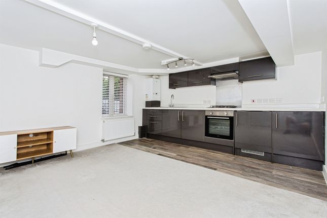 Flat 6, The Grosvenor, 146, High Street, Newmarket photo 2