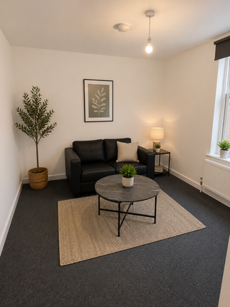 115, Yarmouth Crescent, London photo 5