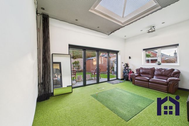 5 Middlewood Close, Chorley photo 3