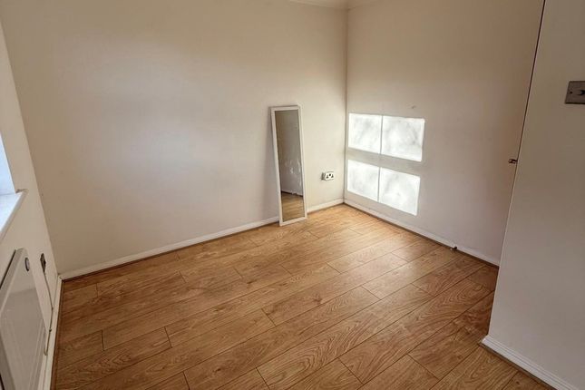 Flat 2 Hazel Court, 92, Manford Way, Chigwell photo 3
