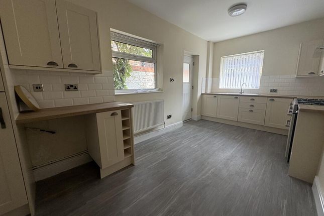4 Bed 2 Bath Terraced House
