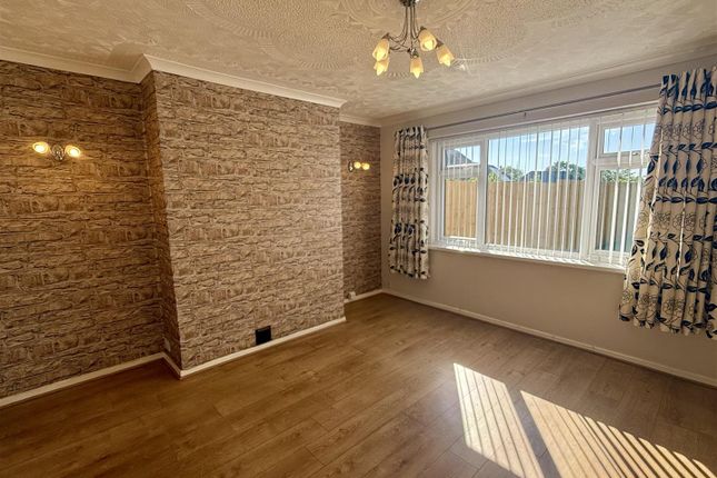 25, Maesyrhaf, Llanelli photo 2