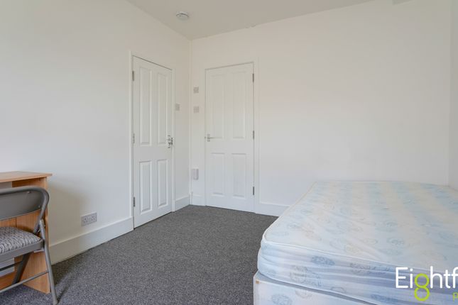 Terraced house to rent in Aberdeen Road, Brighton