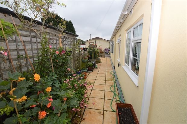Mobile/park home for sale in The Avenue, Buckingham Orchard, Chudleigh Knighton, Chudleigh, Devon.