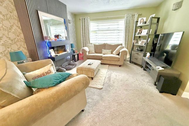 12, Gilded Acre, Dunstable photo 4