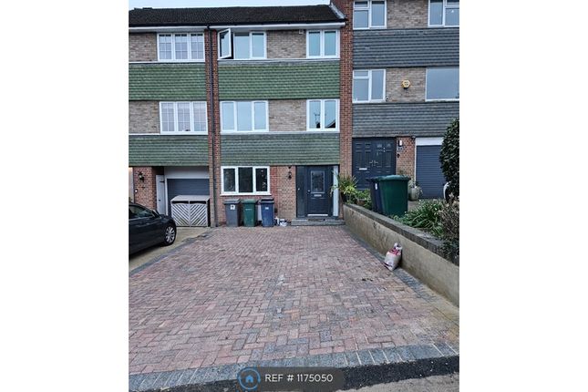 Thumbnail Terraced house to rent in South Close, Barnet