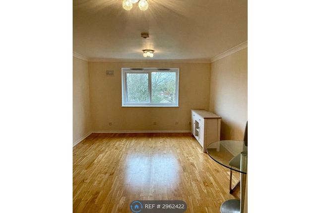 Bays Farm Court Bath Road  Longford, West Drayton photo 4