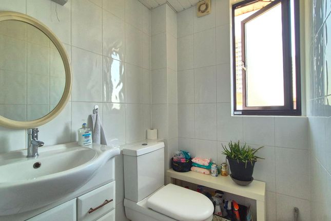 157 Summerwood Road, Isleworth photo 5