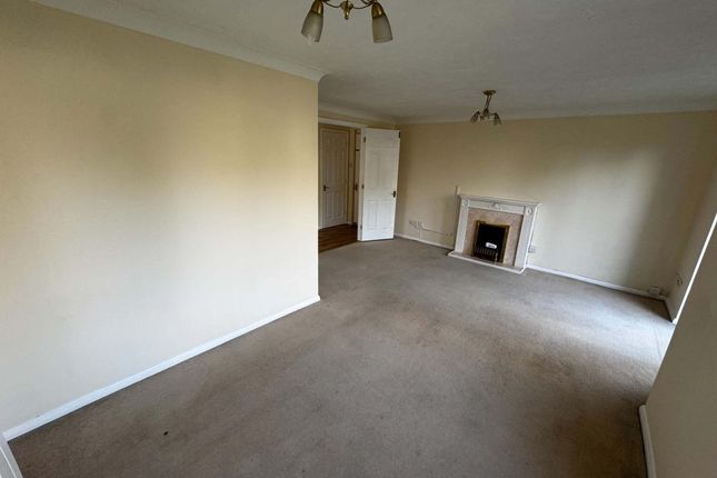 8, TARN HOWES CLOSE, THATCHAM photo 3