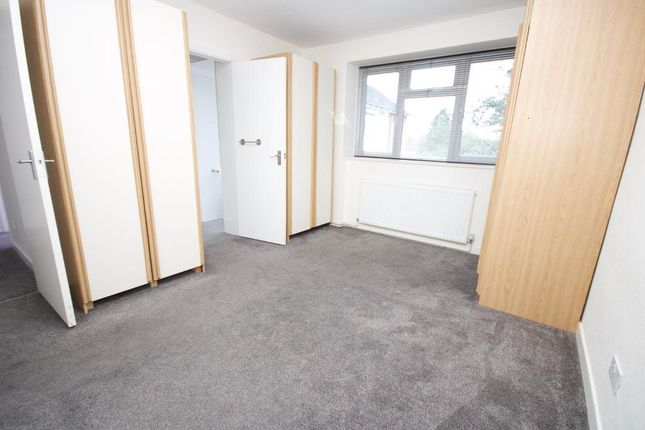 Flat to rent in Calthorpe Gardens, Edgware, Middlesex