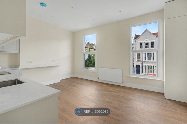Flat B, Rectory Road Stoke Newington, London photo 2
