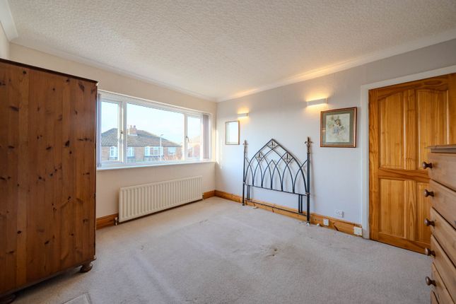12, Smalewell Drive, West Yorkshire photo 4