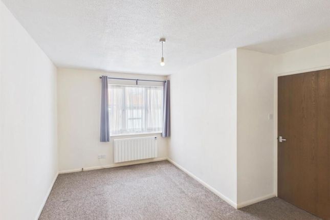 Flat 5 Bell View Manor 10, The Oaks, Ruislip photo 2