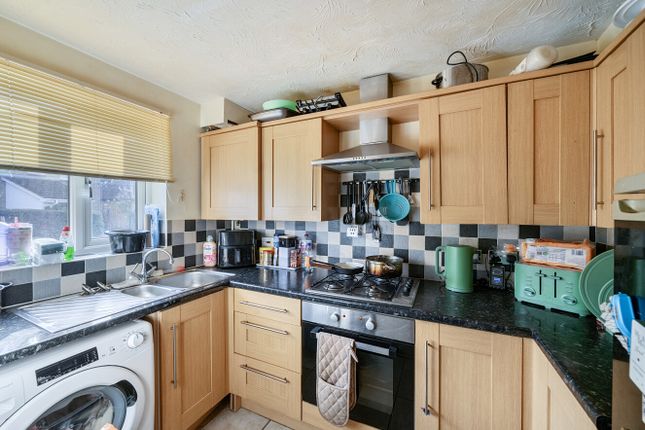 5, Gaynor Close, Swindon photo 4
