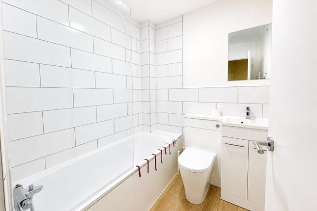 41 Grovebury Court, Chase Road, London photo 4