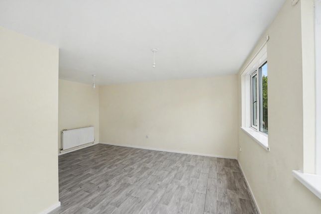 33, Moorfield Road, Enfield photo 4
