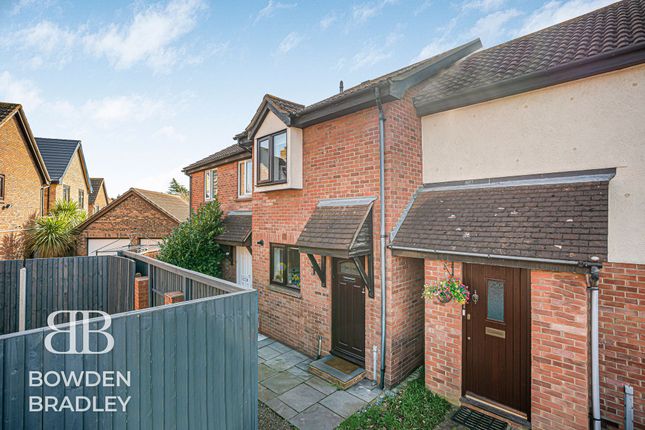 2-bed house on 4 Wickets Way, Hainault, £400,000