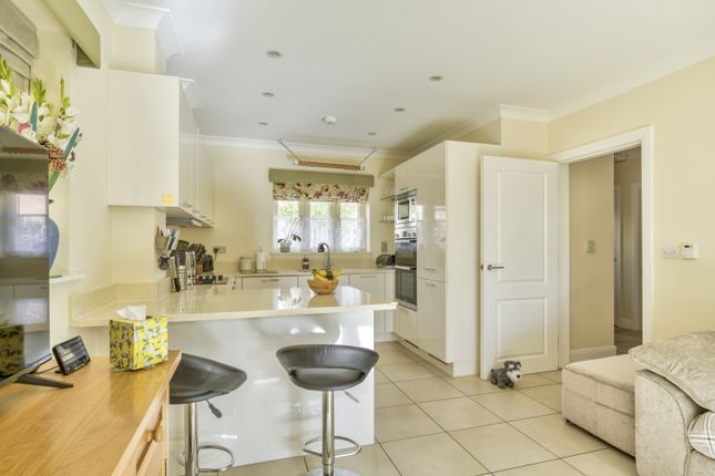 SHILHAM WAY, CIRENCESTER photo 3