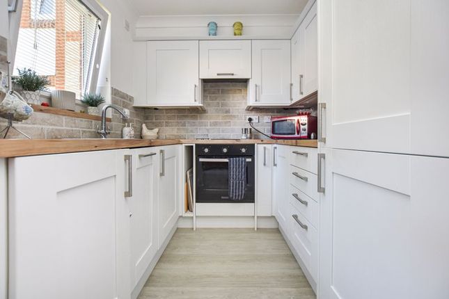 35, Newcomb Court, Stamford photo 2