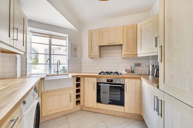 Flat 19 Third Floor, Northwood Hall Hornsey Lane, London photo 3