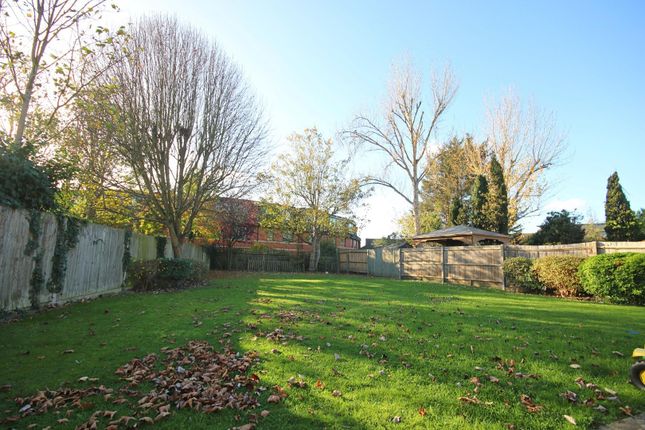 Flat 6, Bramley Court, New Road, Feltham photo 2